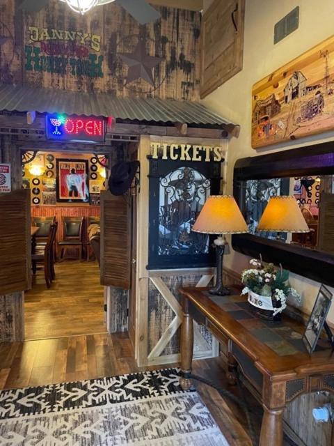 The Honky Tonk Cabin Long Valley Junction Εξωτερικό φωτογραφία